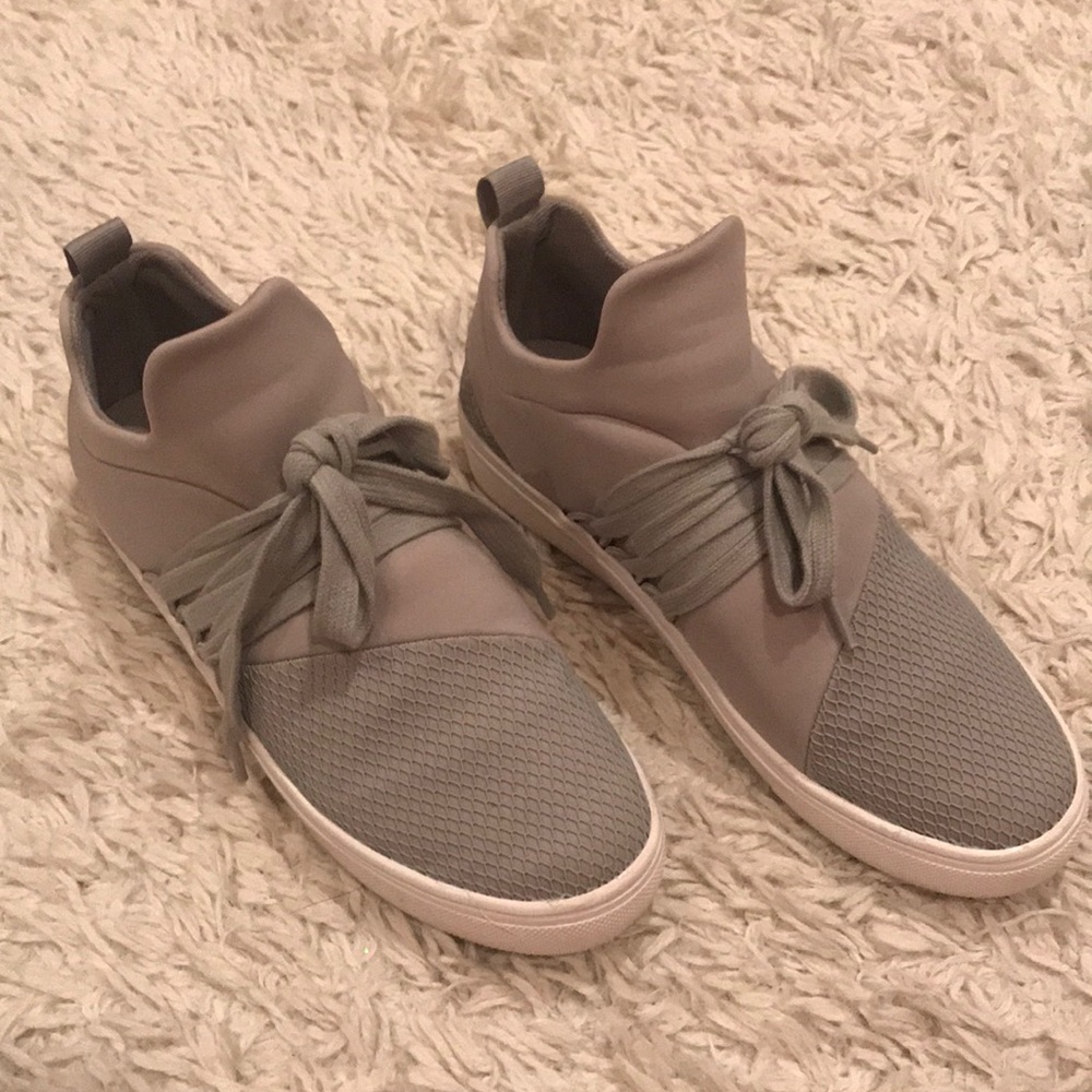 Steve Madden Grey Lancer